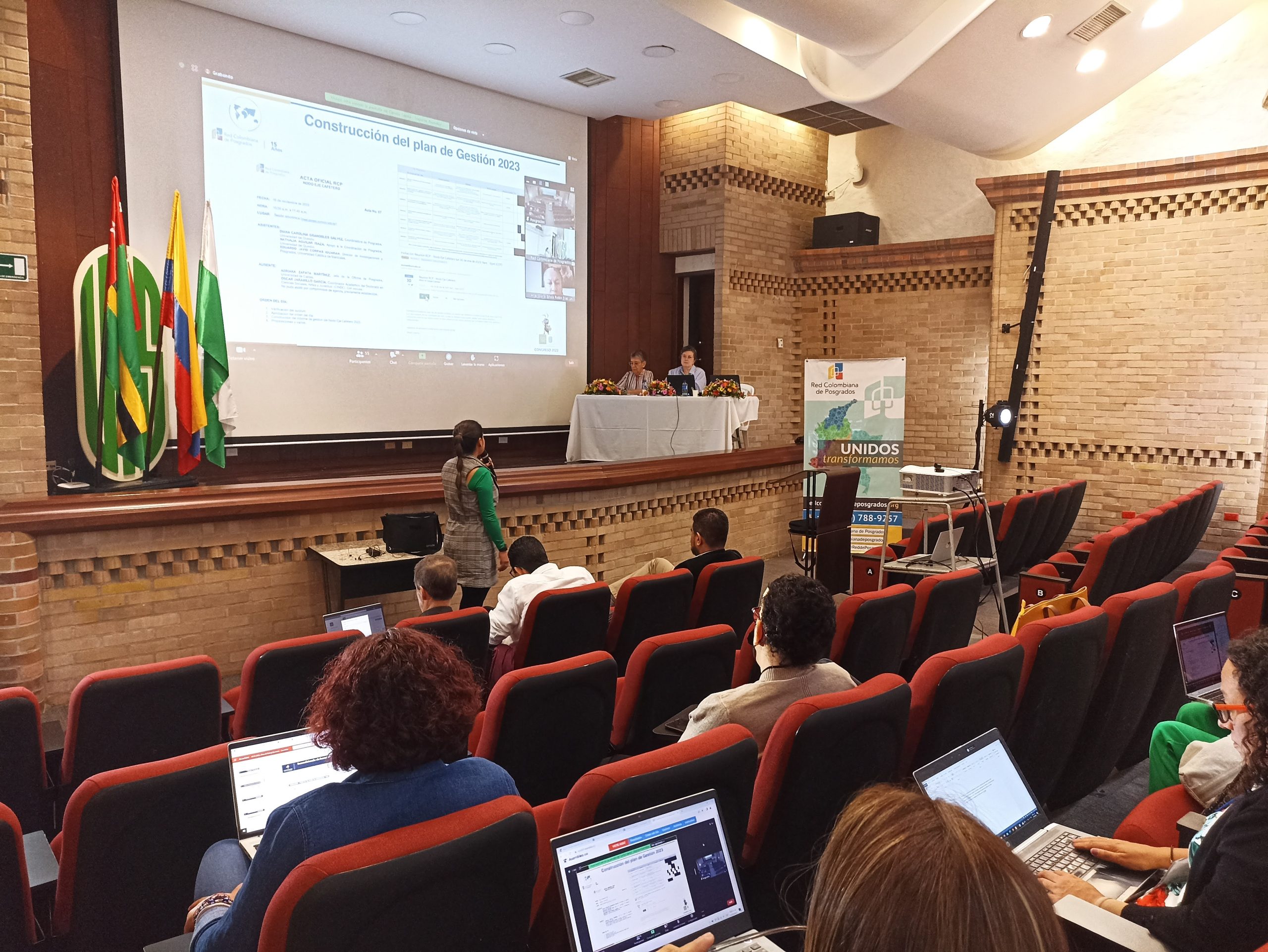 Directores de posgrado en un encuentro de la Red