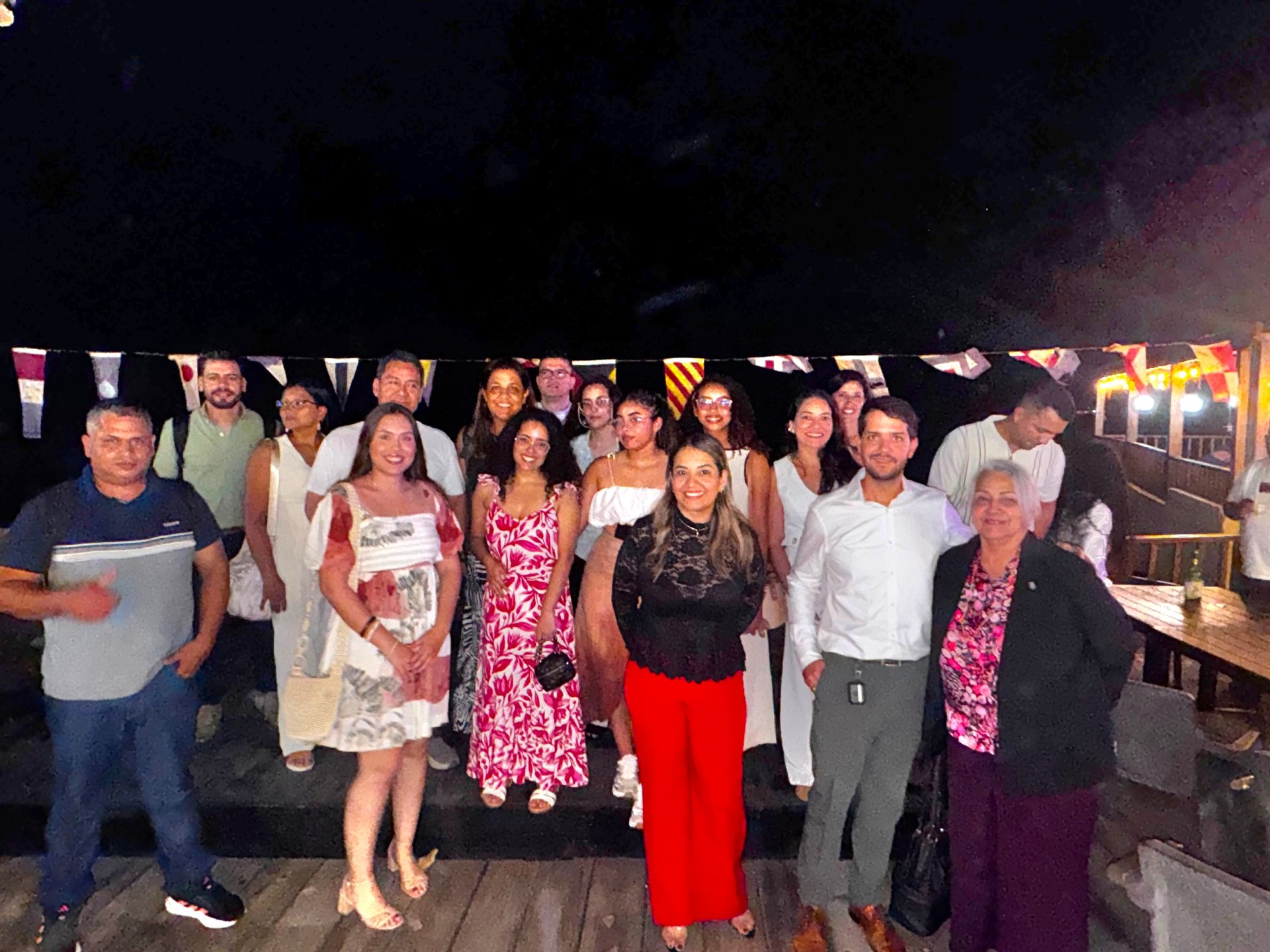 Encuentro nocturno de la delegación colombiana durante la misión