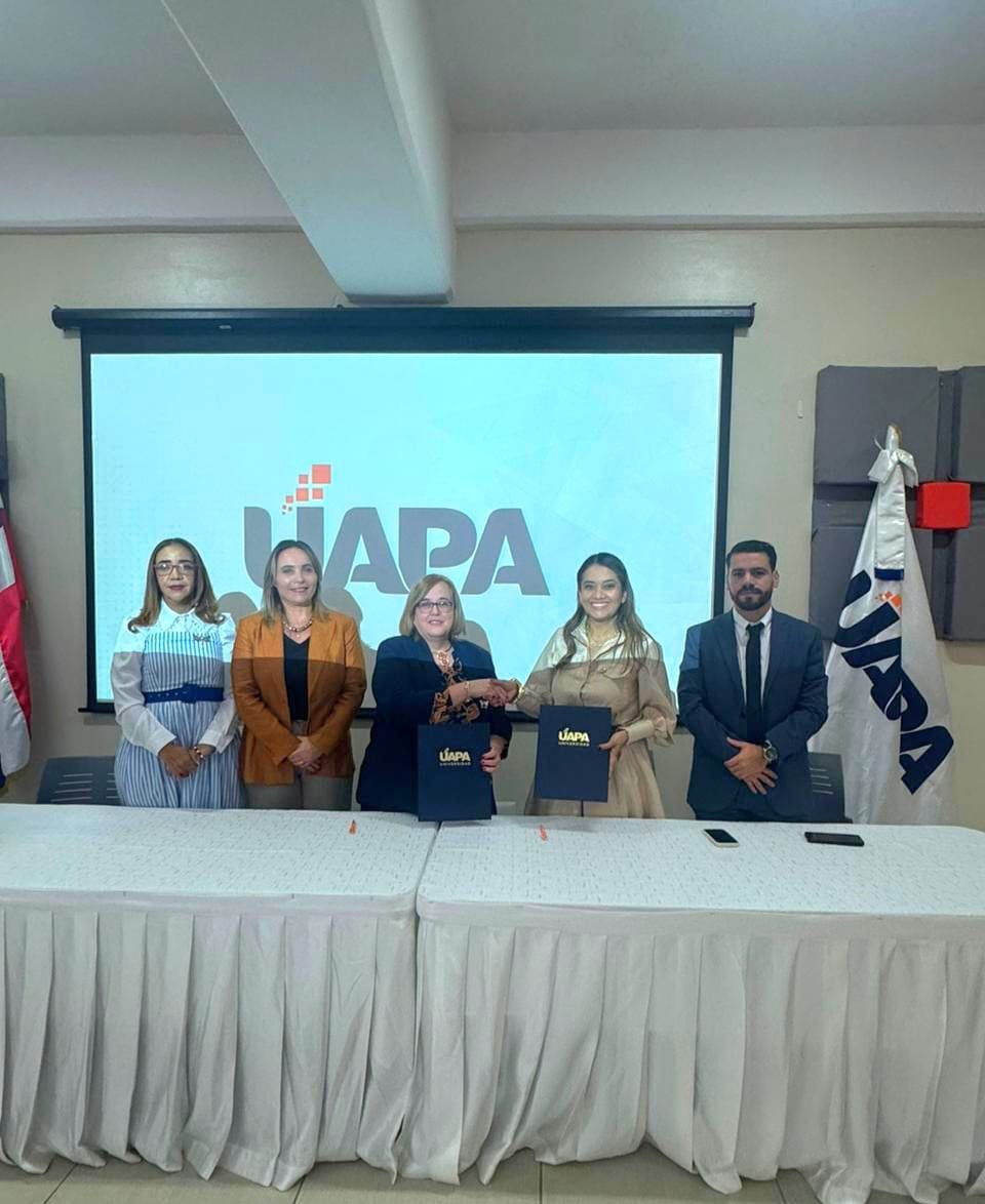 Firma de convenio entre la Red Colombiana de Posgrados y la Universidad Abierta para Adultos (UAPA)