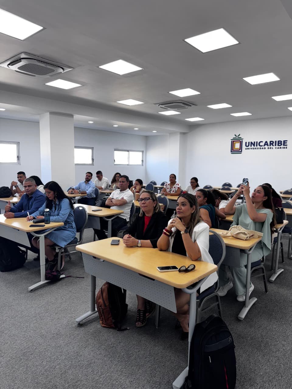 Clase magistral para la delegación colombiana en la Universidad del Caribe (UNICARIBE)