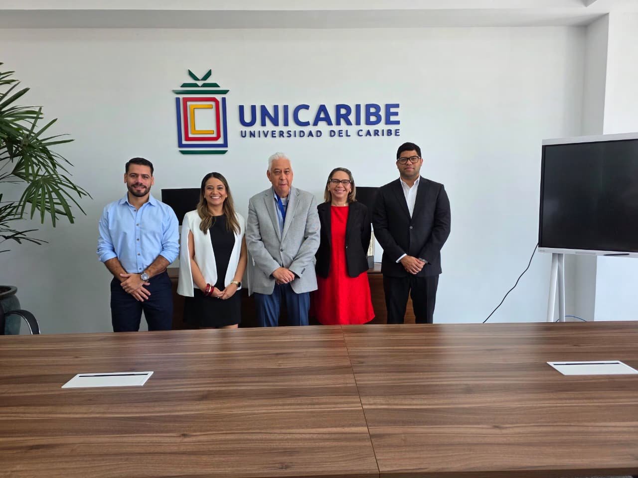 Representantes de la Red Colombiana de Posgrados en la Universidad del Caribe (UNICARIBE)